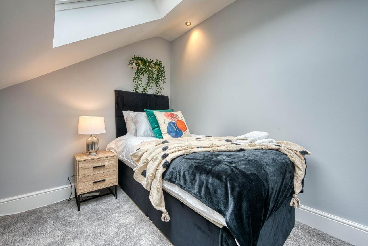 Spacious Nottingham Abode - Sleeps 16 Eksteriør bilde